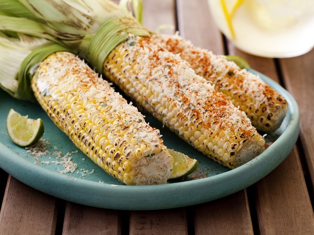 Горячие закуски и кукуруза на гриле